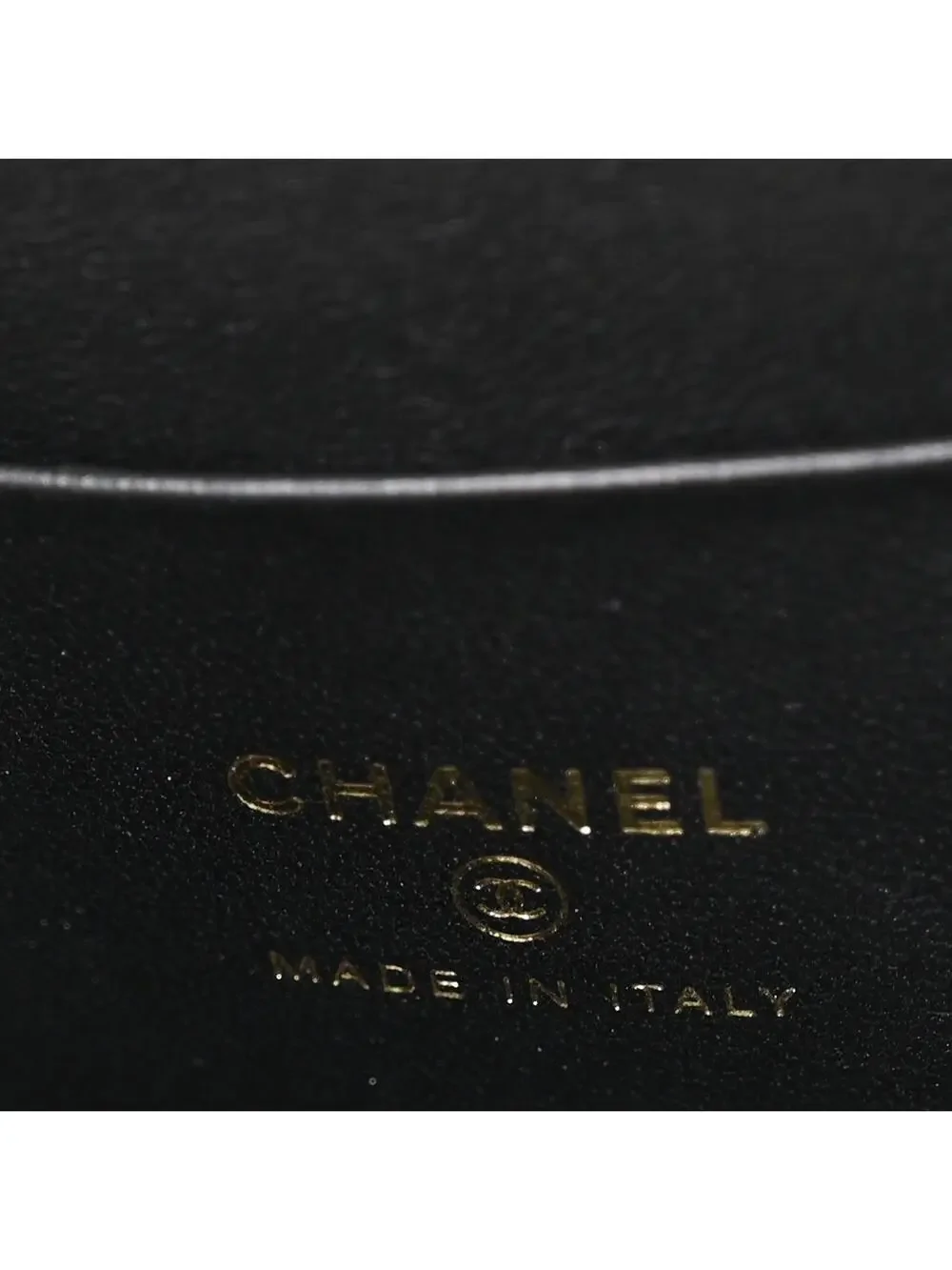 CHANEL indulge timeless